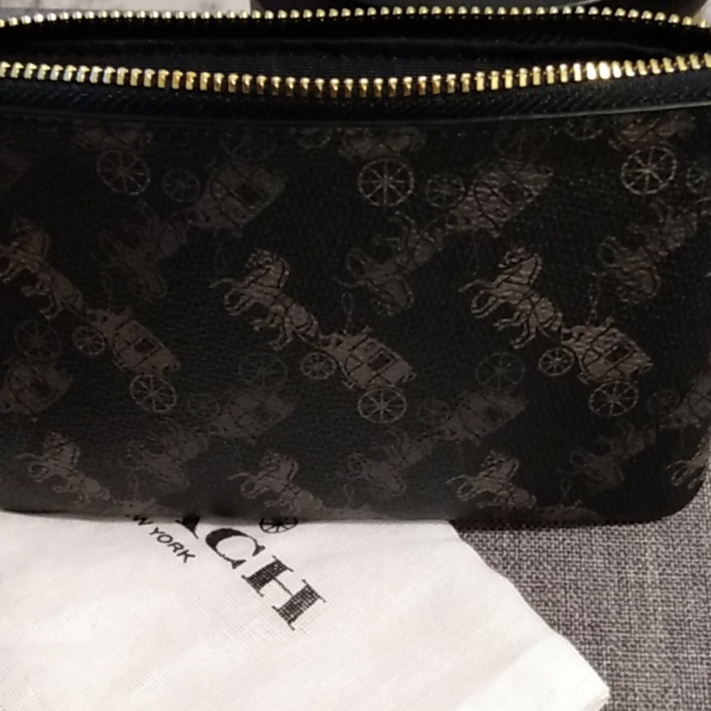 NWT Coach Corner Zip Wristlet W/Horse And Carriage Print - Picture 6 of 7